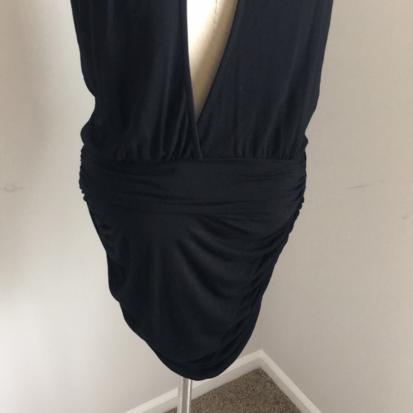 Black tulip cut open back low cut dress - Picture 5 of 5